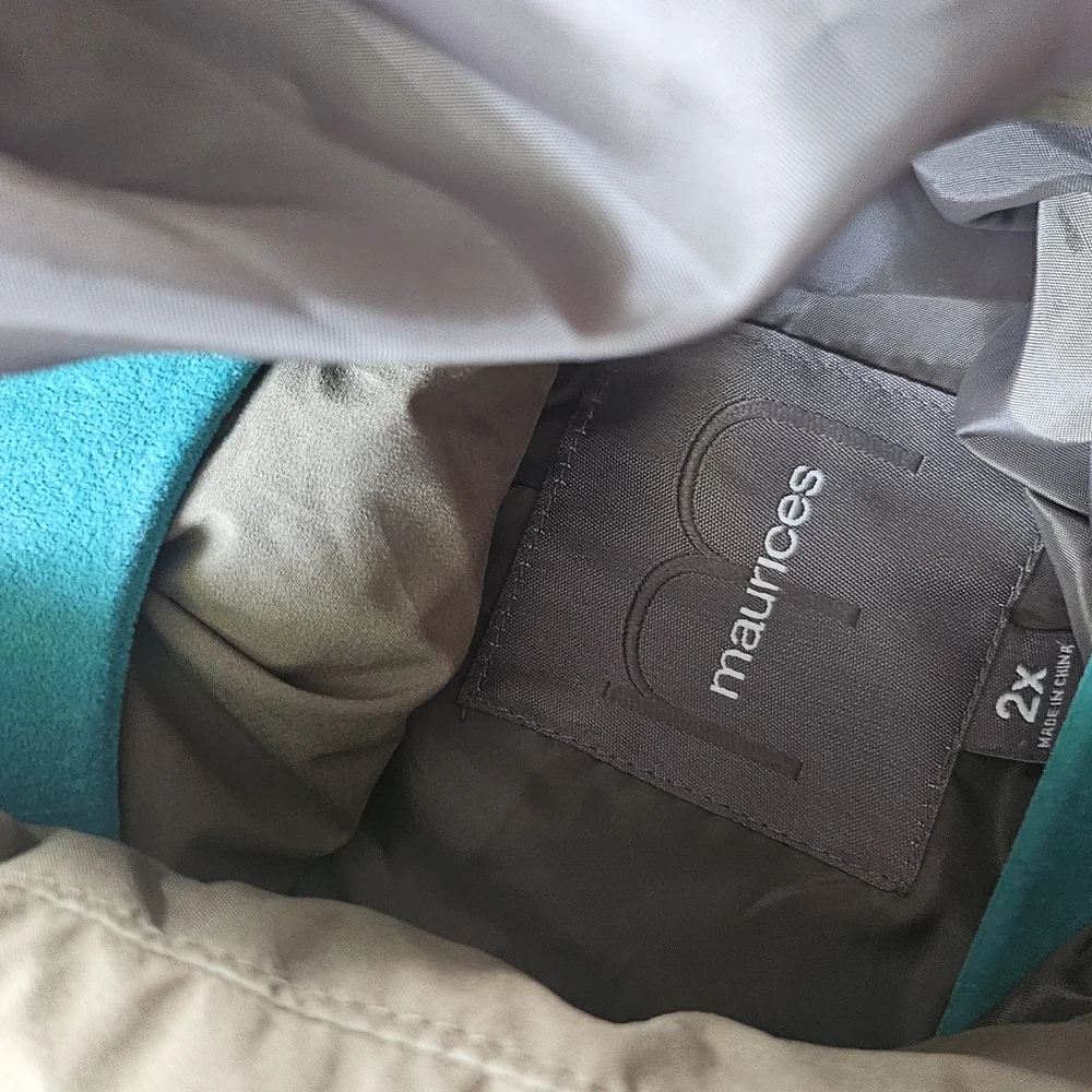 Womens 2x Maurices Olive Green Puffer Coat with Detachable Faux Fur Hood - Picture 3 of 3